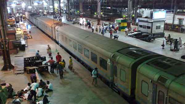 செப்டம்பரில் அறிமுகமாகிறது 'மேட் இன் இந்தியா' அதிவேக ரயில்!!