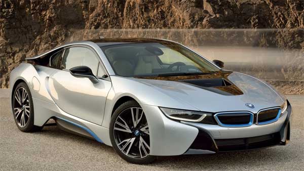 பல கோடி ரூபாய் மதிப்புடைய சூப்பர் கார்களில் கெத்தாக வலம் வரும் இந்திய பெண்கள்..