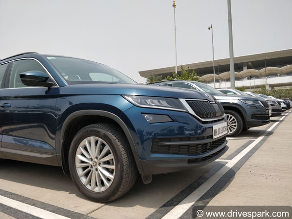 உலகின் உயரமான இடத்திற்கு சவால்கள் நிறைந்த சாகச பயணம்.. -2 டிகிரி குளிரில் கார் ஓட்டிய அனுபவம்..