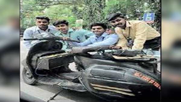 வெறும் 12 ஆயிரம் ரூபாய்க்கு எலக்ட்ரிக் ஸ்கூட்டர்.. விற்பனைக்கு கொண்டு வர கல்லூரி மாணவர்கள் தீவிரம்..