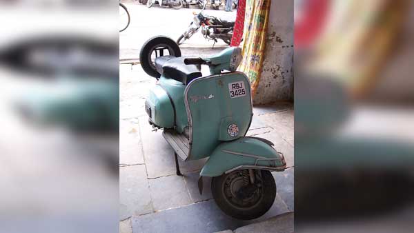 வெறும் 12 ஆயிரம் ரூபாய்க்கு எலக்ட்ரிக் ஸ்கூட்டர்.. விற்பனைக்கு கொண்டு வர கல்லூரி மாணவர்கள் தீவிரம்..