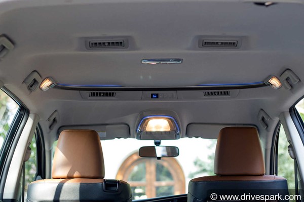 இன்னோவா காரால் பாதிக்கப்பட்டது நாஞ்சில் சம்பத் மட்டுமல்ல.. சூப்பர் ஸ்டார் ரஜினியும்தான்...