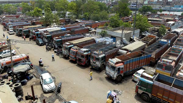 இந்தியாவில் ஓவர் லோடு லாரிகளுக்கு அனுமதி; கோடி அரசு புதிய சட்ட திருத்தம் 