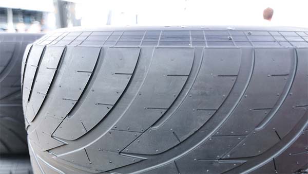 டயர்களை மாற்றியே ஆக வேண்டும் என்பது அறிந்து கொள்வதற்கான சில வழிகள்!!