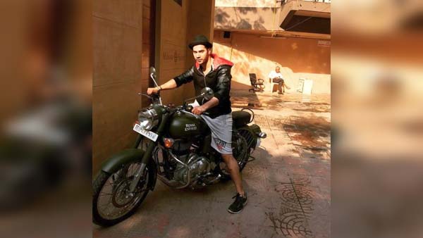 காலா வில்லன், மோகன்லால் மட்டுமல்ல.. வெளிநாட்டு பிரபலங்களையும் மயக்கும் இந்தியாவின் ராயல் என்பீல்டு காலா வில்லன், மோகன்லால் மட்டுமல்ல.. வெளிநாட்டு பிரபலங்களையும் மயக்கும் இந்தியாவின் ராயல் என்பீல்டு