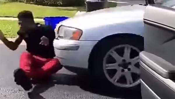 இப்படியும் கிகி சேலஞ்சில் ஈடுபடலாம்! எச்சரிக்கை விடுத்த போலீசாருக்கு சவால் விடும் வைரல் வீடியோ!