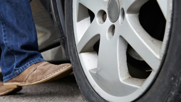 உங்கள் காரை வைத்து உங்கள் பர்ஸையே காலியாக்க துடிக்கும் நவீன திருட்டு கும்பல்; தப்பிப்பது எப்படி?