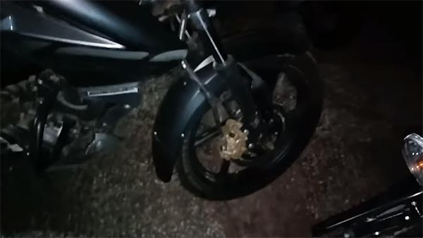 புதிய பல்சர் என்எஸ் 160 டிவின் டிஸ்க் பைக்குகளை டீலர்களுக்கு அனுப்பும் பணியை தொடங்கியது பஜாஜ்..