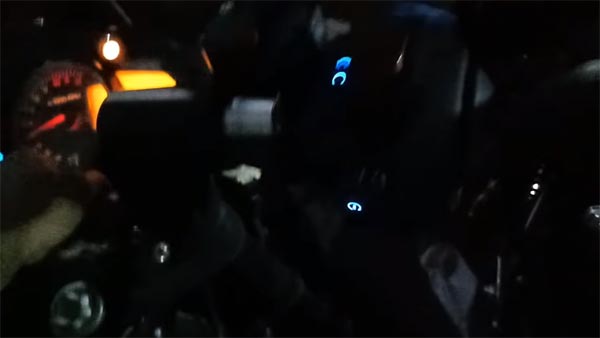 புதிய பல்சர் என்எஸ் 160 டிவின் டிஸ்க் பைக்குகளை டீலர்களுக்கு அனுப்பும் பணியை தொடங்கியது பஜாஜ்..