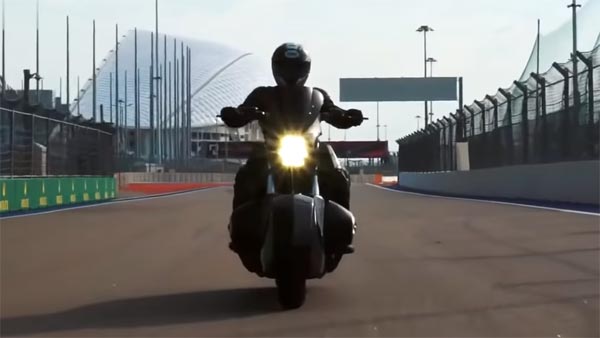 ஜனாதிபதியின் பாதுகாப்பிற்காக ஏகே 47 துப்பாக்கி நிறுவனம் தயாரித்த புதிய பிரம்மாண்ட பைக்.. ஜனாதிபதியின் பாதுகாப்பிற்காக ஏகே 47 துப்பாக்கி நிறுவனம் தயாரித்த புதிய பிரம்மாண்ட பைக்..