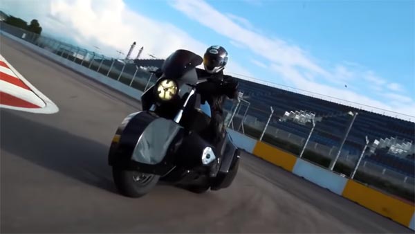 ஜனாதிபதியின் பாதுகாப்பிற்காக ஏகே 47 துப்பாக்கி நிறுவனம் தயாரித்த புதிய பிரம்மாண்ட பைக்.. ஜனாதிபதியின் பாதுகாப்பிற்காக ஏகே 47 துப்பாக்கி நிறுவனம் தயாரித்த புதிய பிரம்மாண்ட பைக்..