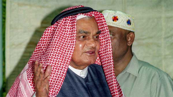 பிஎம்டபிள்யூ காரை முதன் முதலாக பயன்படுத்திய கார்கில் நாயகன் வாஜ்பாய்; பின்னணி சுவாரஸ்ய கதைகள் பிஎம்டபிள்யூ காரை முதன் முதலாக பயன்படுத்திய கார்கில் நாயகன் வாஜ்பாய்; பின்னணி சுவாரஸ்ய கதைகள்