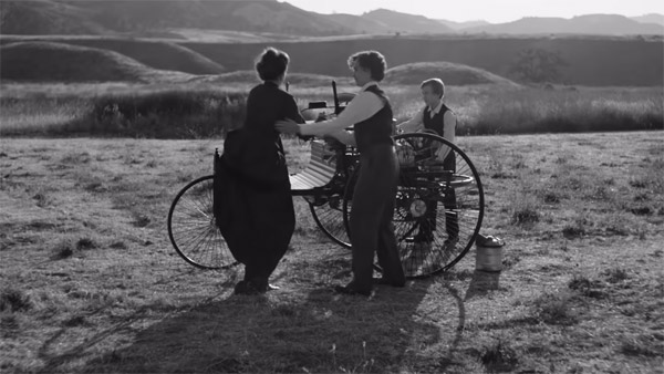 உலகின் முதல் கார் டிரைவர் ஒரு பெண்.. கணவருக்கு தெரியாமல் 106 கிமீ ஓட்டியதால் பென்ஸ் நிறுவனம் பிறந்த கதை