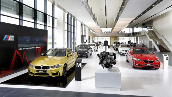 பிஎம்டபிள்யூ அலுவலகத்தில் திடீர் ரெய்டு.. முக்கிய ஆவணங்கள் பறிமுதல்.. போலீசார் அதிரடி..