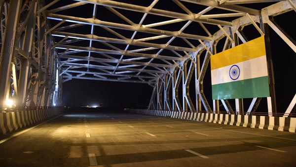 மோடி திறந்து வைத்த 14 வழி சாலை 2 மாதத்தில் சேதம்; அம்பலமாகிறது இமாலய ஊழல்? மோடி திறந்து வைத்த 14 வழி சாலை 2 மாதத்தில் சேதம்; அம்பலமாகிறது இமாலய ஊழல்?