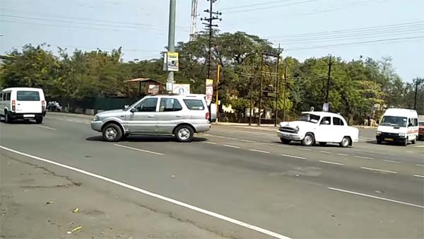 13 முறை போக்குவரத்து விதிகளை மீறிய முதல்வரின் கான்வாய் கார்கள்.. அபராதமும் செலுத்தவில்லை..