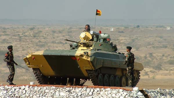 போருக்கு தயாராகிறார் மோடி; அமெரிக்காவின் எதிர்ப்பை மீறி ஆயுதம் சேகரிப்பு... 