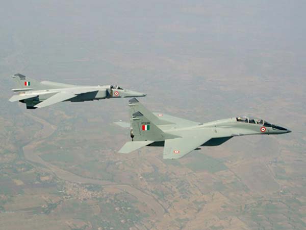 லம்போர்கினி சூப்பர் காரை வீழ்த்திய இந்திய விமானப்படையின் மிக் 29 ஃபைட்டர் ஜெட்...