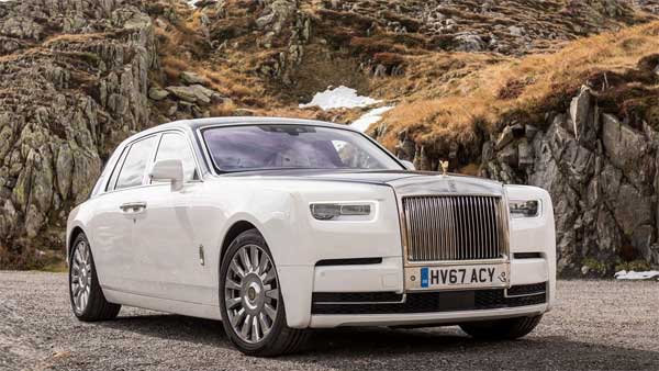 அரசியல்ல இதெல்லாம் சாதாரணமப்பா.. பல கோடி மதிப்புடைய கார்களில் கெத்தாக வலம் வரும் அரசியல்வாதிகள்