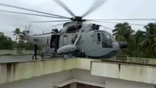 மொட்டைமாடியில் ஹெலிகாப்டரை இறக்கிய ரகசியத்தை சொன்ன கடற்படை விமானி!!