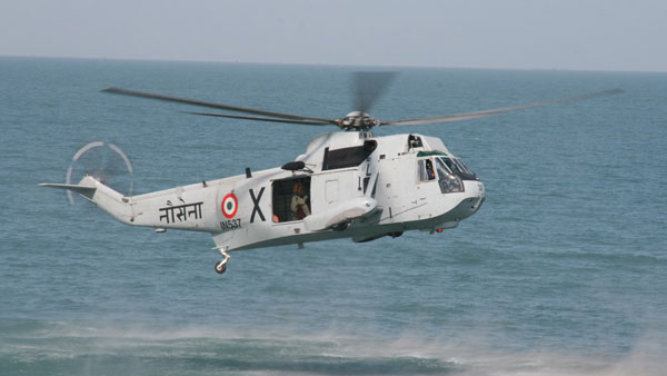 மொட்டைமாடியில் ஹெலிகாப்டரை இறக்கிய ரகசியத்தை சொன்ன கடற்படை விமானி!!