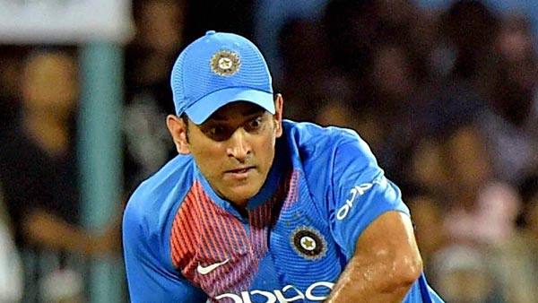 ராயல் என்பீல்டு பைக்கில் ஹாயாக வலம் வந்த தல டோனி.. சமூக வலை தளங்களில் வைரலாகும் வீடியோ