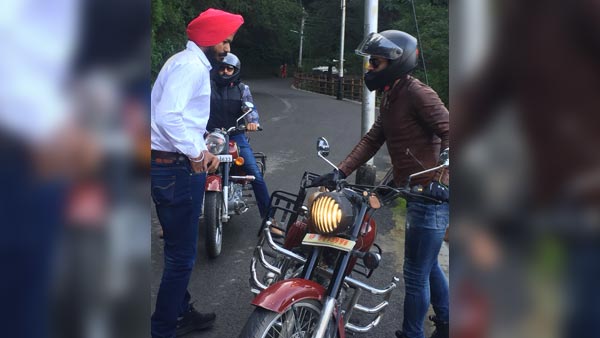 ராயல் என்பீல்டு பைக்கில் ஹாயாக வலம் வந்த தல டோனி.. சமூக வலை தளங்களில் வைரலாகும் வீடியோ