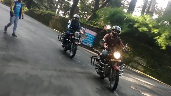 ராயல் என்பீல்டு பைக்கில் ஹாயாக வலம் வந்த தல டோனி.. சமூக வலை தளங்களில் வைரலாகும் வீடியோ