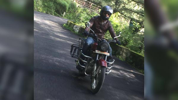 ராயல் என்பீல்டு பைக்கில் ஹாயாக வலம் வந்த தல டோனி.. சமூக வலை தளங்களில் வைரலாகும் வீடியோ