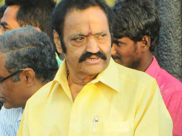 நந்தமுரி ஹரிகிருஷ்ணா கார் விபத்தில் மரணம்... அலட்சியத்தால் வந்த வினை!