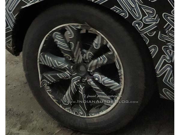 நிஸான் கிக்ஸ் எஸ்யூவி இந்தியாவில் சோதனை - ஸ்பை படங்கள்!!