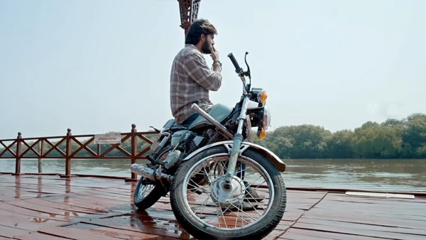 பைக்கை ஏலம் விட்டு கேரள மக்களுக்கு நிதி திரட்டும் ஆர்எக்ஸ் 100 படக்குழு.. 