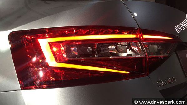 பழைய வாடிக்கையாளர்களுக்காக விலை குறைவான ஸ்கோடா சூப்பர்ப்!!