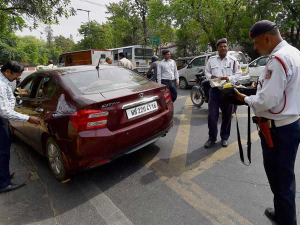 டிஜிட்டல் இந்தியாவில் சட்டபூர்வமானது டிஜிட்டல் லைசன்ஸ்; போலீசில் சிக்கினால் ஒரிஜினல் இல்லை என்ற கவல டிஜிட்டல் இந்தியாவில் சட்டபூர்வமானது டிஜிட்டல் லைசன்ஸ்; போலீசில் சிக்கினால் ஒரிஜினல் இல்லை என்ற கவல