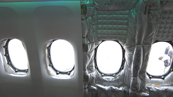 மும்பை விமானம் கேபின் பிரஷர் குறைவு காரணம்