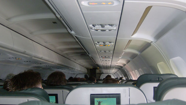 மும்பை விமானம் கேபின் பிரஷர் குறைவு காரணம்