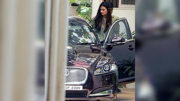 பிரபல நடிகையின் ஜாகுவார் கார் செகண்ட் ஹேண்ட் மார்க்கெட் வந்தது.. பார்ச்சூனரை விட விலை குறைவுதான்