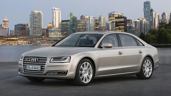 வங்கிகளில் 270 கோடி மோசடி.. இந்தியாவை விட்டு தப்ப முயன்ற ஆடி, போர்ஷே டீலர்கள் சினிமா பாணியில் கைது..