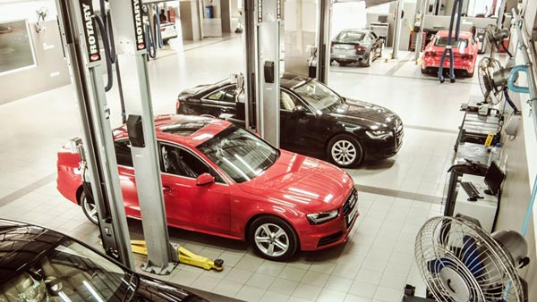 வங்கிகளில் 270 கோடி மோசடி.. இந்தியாவை விட்டு தப்ப முயன்ற ஆடி, போர்ஷே டீலர்கள் சினிமா பாணியில் கைது..