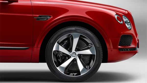 கொள்ளையடிக்கும் டீலர்கள்.. சாதாரண மெக்கானிக்கை நம்பி ரூ.4.45 கோடி மதிப்பிலான காரை விட்ட உரிமையாளர்