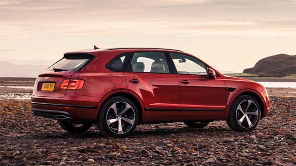 கொள்ளையடிக்கும் டீலர்கள்.. சாதாரண மெக்கானிக்கை நம்பி ரூ.4.45 கோடி மதிப்பிலான காரை விட்ட உரிமையாளர்