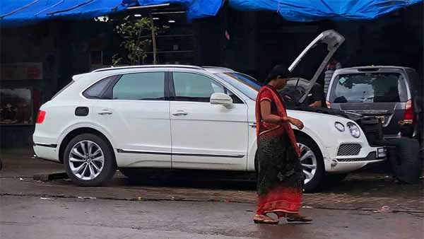 கொள்ளையடிக்கும் டீலர்கள்.. சாதாரண மெக்கானிக்கை நம்பி ரூ.4.45 கோடி மதிப்பிலான காரை விட்ட உரிமையாளர்