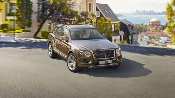 கொள்ளையடிக்கும் டீலர்கள்.. சாதாரண மெக்கானிக்கை நம்பி ரூ.4.45 கோடி மதிப்பிலான காரை விட்ட உரிமையாளர்