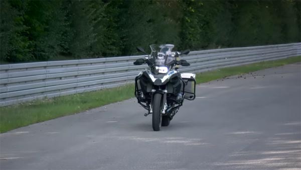 ஆட்டோமெட்டிக் ரைடிங் பைக்கை தயாரித்தது பிஎம்டபிள்யூ… டெஸ்லாவிற்கு டஃப் போட்டி…..