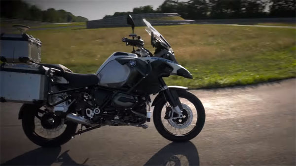 ஆட்டோமெட்டிக் ரைடிங் பைக்கை தயாரித்தது பிஎம்டபிள்யூ… டெஸ்லாவிற்கு டஃப் போட்டி…..