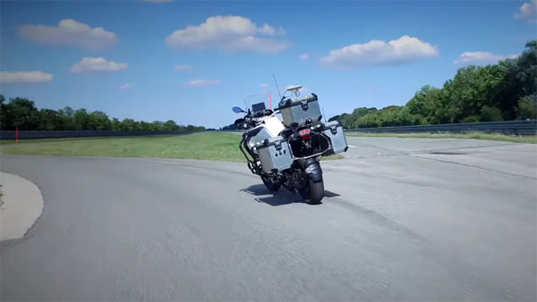 ஆட்டோமெட்டிக் ரைடிங் பைக்கை தயாரித்தது பிஎம்டபிள்யூ… டெஸ்லாவிற்கு டஃப் போட்டி…..