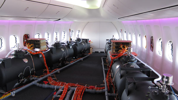 மும்பை விமானம் கேபின் பிரஷர் குறைவு காரணம்