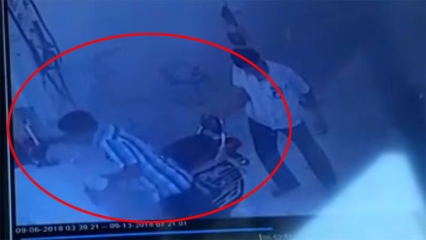 நெல்லை பெட்ரோல் பங்க்கில் தீப்பற்றி எரிந்த வாலிபர்.. பைக்கில் தீ பிடித்ததால் விபரீதம்.. பகீர் வீடியோ