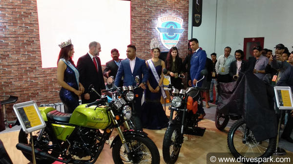 ராயல் என்பீல்டிற்கு போட்டியாக களம் இறக்குகிறது அமெரிக்க பைக்…! கம்பீரமா நிற்க போவது யார்? கவிழ்தடித்து படுக்க போவது யார்? ராயல் என்பீல்டிற்கு போட்டியாக களம் இறக்குகிறது அமெரிக்க பைக்…! கம்பீரமா நிற்க போவது யார்? கவிழ்தடித்து படுக்க போவது யார்?