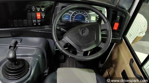 மோனோகாக் சாஸியுடன் புதிய ஃபோர்ஸ் பேருந்து அறிமுகம்!!